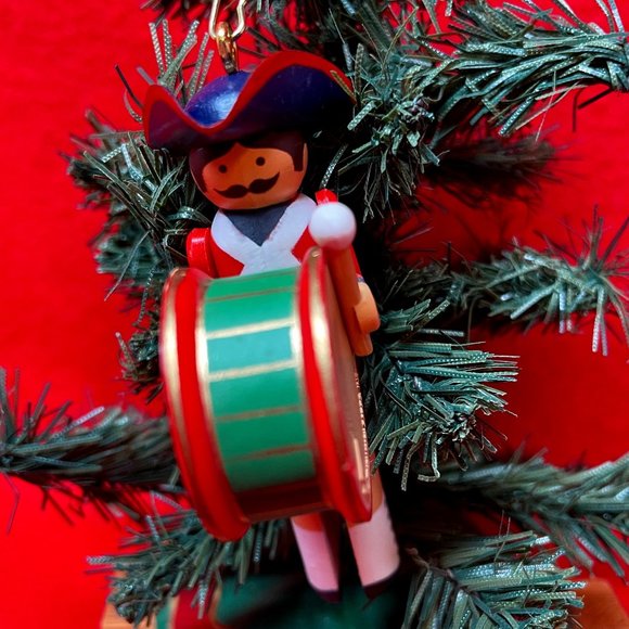 Early American Clothespin Soldier Hallmark Ornament - Picture 1 of 6